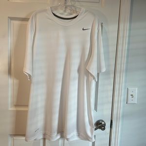 NIKE DRI-FIT LEGEND MEN’S FITNESS T-SHIRT. NEW WITHOUT TAGS